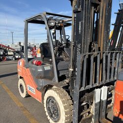 TOYOTA 8FDU30 2016 Low Hours 6,000 Lb Warehouse Forklift 