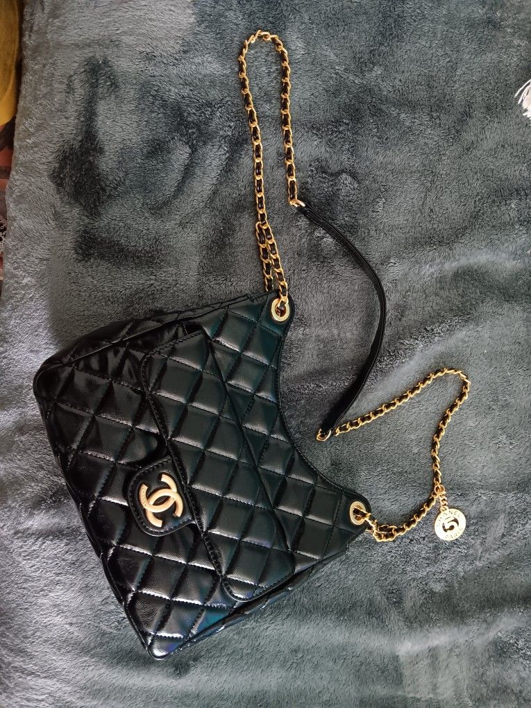 CHANEL
2023 Small Shiny Calfskin Wavy CC Hobo