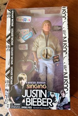 Justin Bieber Toys R Us Exclusive Singing Doll "Love Me" - Unopened