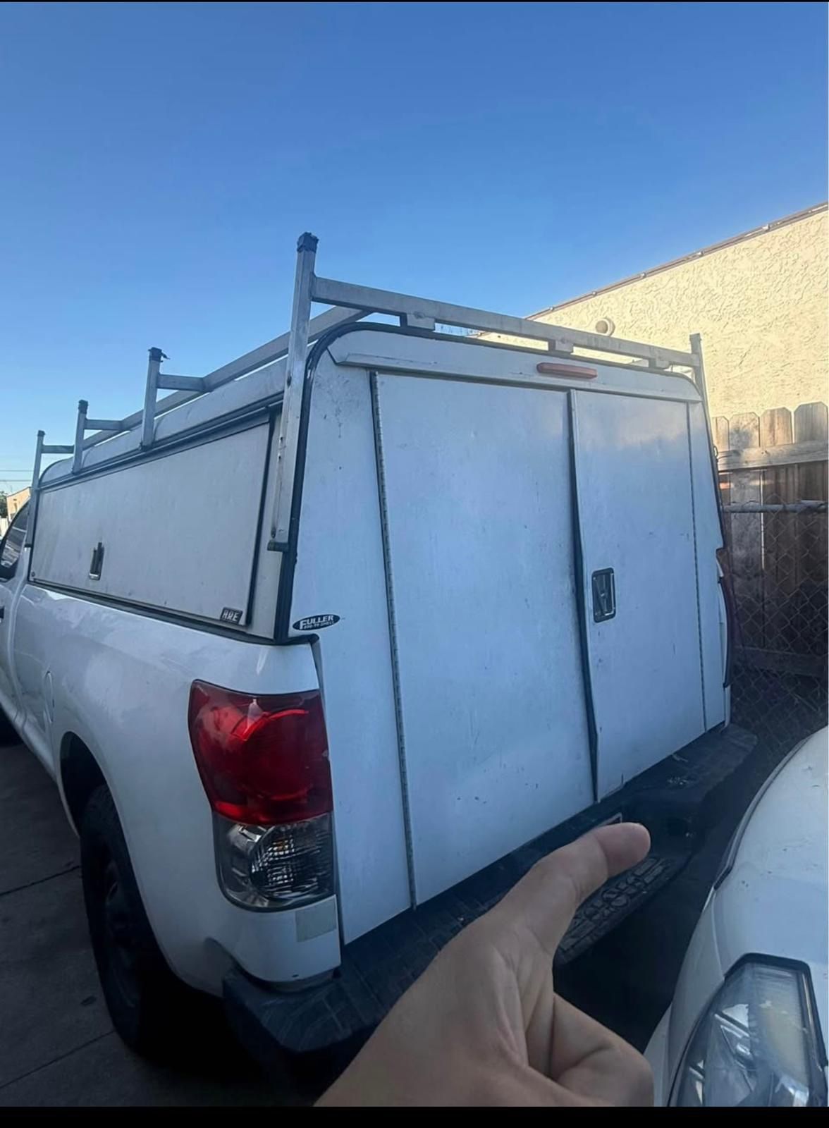 Camper Con Caja De Herramienta