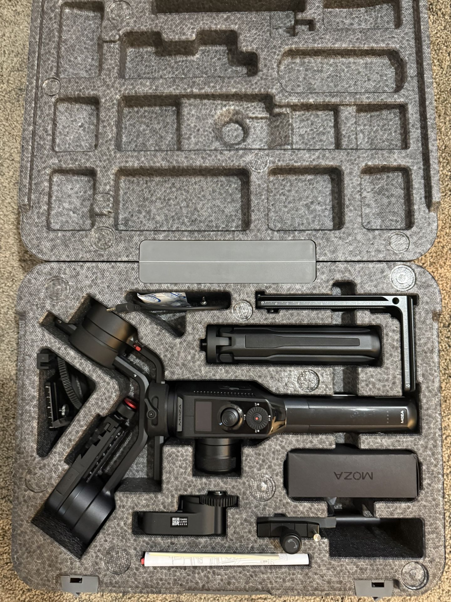 MOZA AirCross Professional Kit Handheld Stabilizer with iFocusM Motor  Lightweight Gimbal