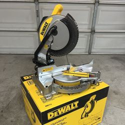 DEWALT 15 Amp Corded 10 in. Compound Single Bevel Miter Saw