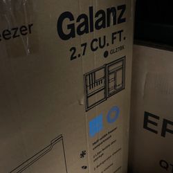 Galanz 2.7 Cu ft Single Door Mini Fridge, Black, Estar