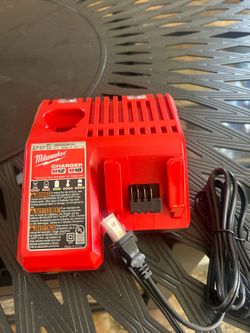 Charger Milwaukee