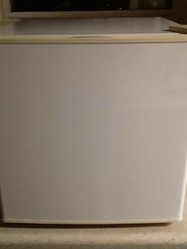 GE Mini Refrigerator - Only Used for One Weekend - Works Great (*Price Reduced*)