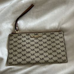 Michael Kors Wallet /Wristlet