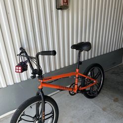 Mongoose Legion Kids Freestyle Sidewalk BMX Bike, Beginner Riders, Boys and G...