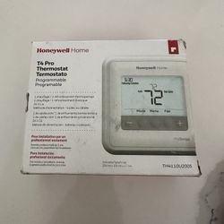 Honeywell T4 Pro Programable Thermostat - Brand new and never opened 