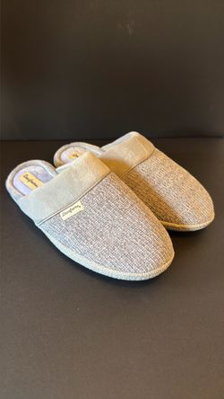 Dearfoam Women’s slippers size 9-10