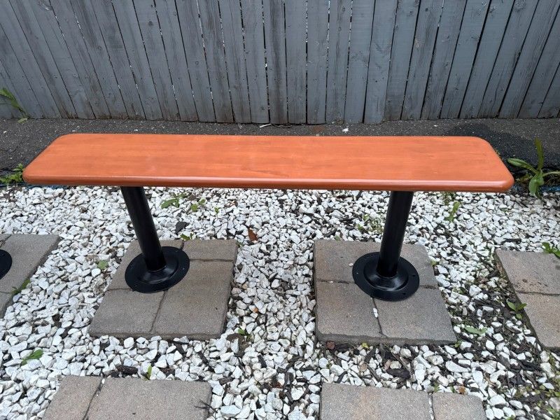 2 Uline Benches