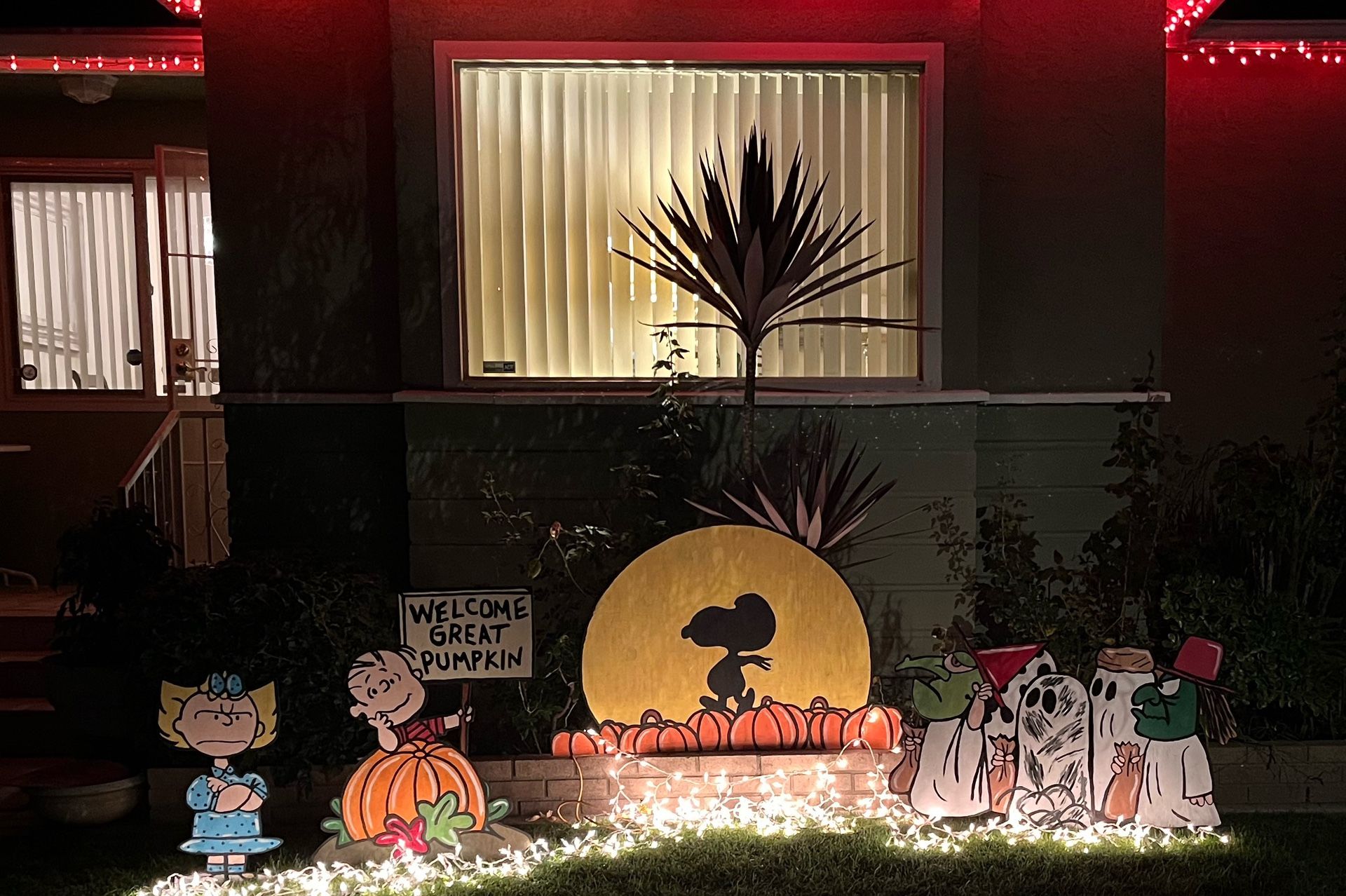 (AFTER HALLOWEEN SALE) Charlie Brown The Great Pumpkin Yard Decorations