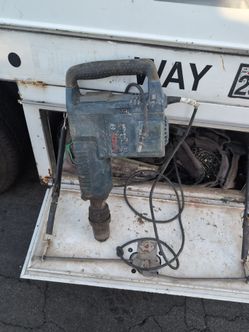 Bosch heavy duty jackhammer very good condition strong don't need no more