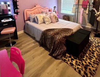 Princess bed and pink dresser with mirror