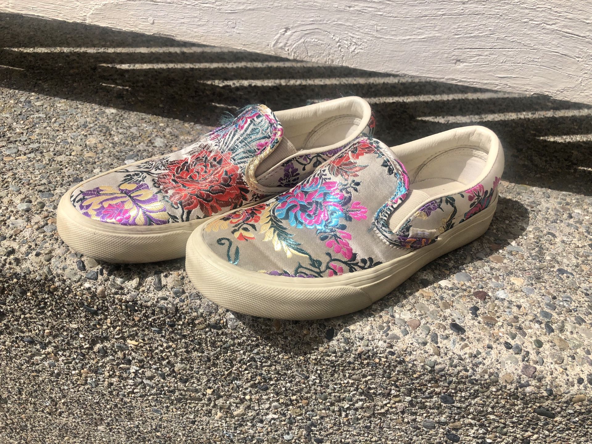 Super Cute Embroidered Vans Shoes*Size 5.5* Embroidery frays a bit. You can trim it and they still look great!