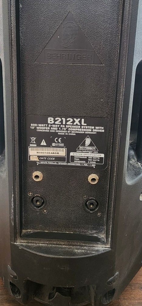 2 BEHRINGER b212xl Speakers