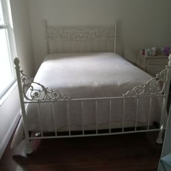 4 Pc Queen Bedroom Suite