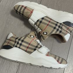 Burberry Shoes 
