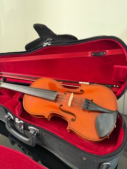 Brand new, never used. Purchased for $500 and selling for 350$. Comes with the case and bow.