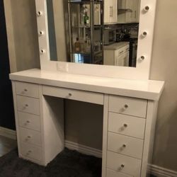 Vanity Desk With Mirror 