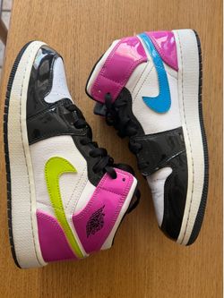 NIKE AIR JORDAN 1
