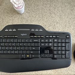 Logitech MK710 Performance Wireless Keyboard and Mouse Combo