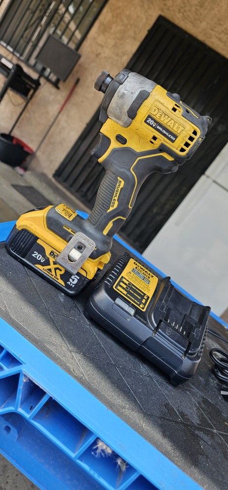Dewalt 20v MAX BRUSHLESS Impact Driver Drill With 5AH Battery And Charger
