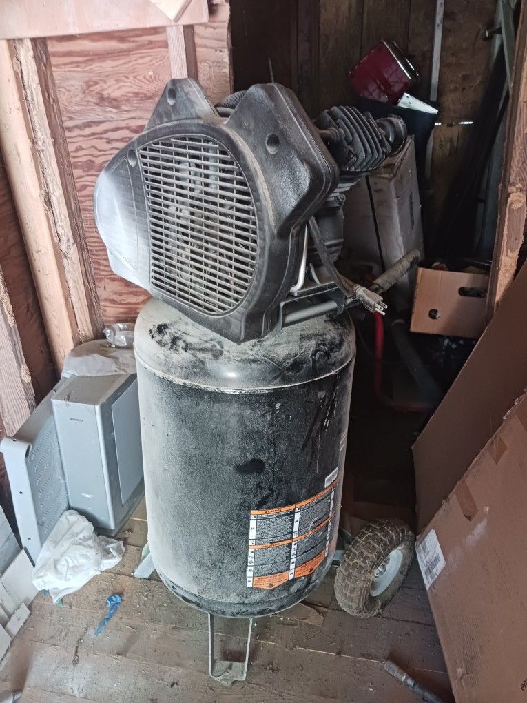 30 Gallon/ 135 Psi/ 1.6 Hp Compressor