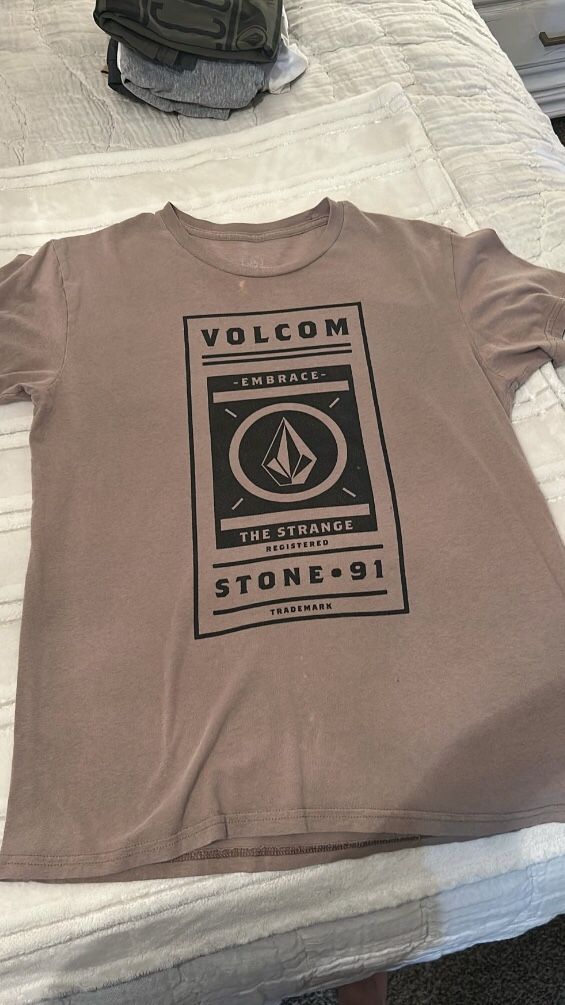 Adult Small Volcom Shirt