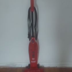 Small Bagless Vaccuum