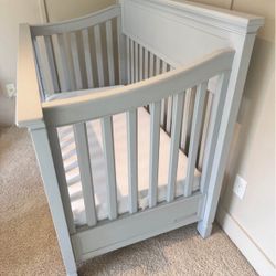 Pottery Barn 4-in-1 Convertible Larkin Crib - Excellent Condition