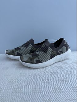 Blondo Womens Sneaker Green Camouflage Slip On Wedge Heel Waterproof 7.5