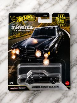 Hot Wheels Premium Car Culture Thrill Climbers Mercedes-Benz 300 SEL 6.8 AMG