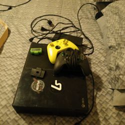 Xbox One With Two Controllers & cables 