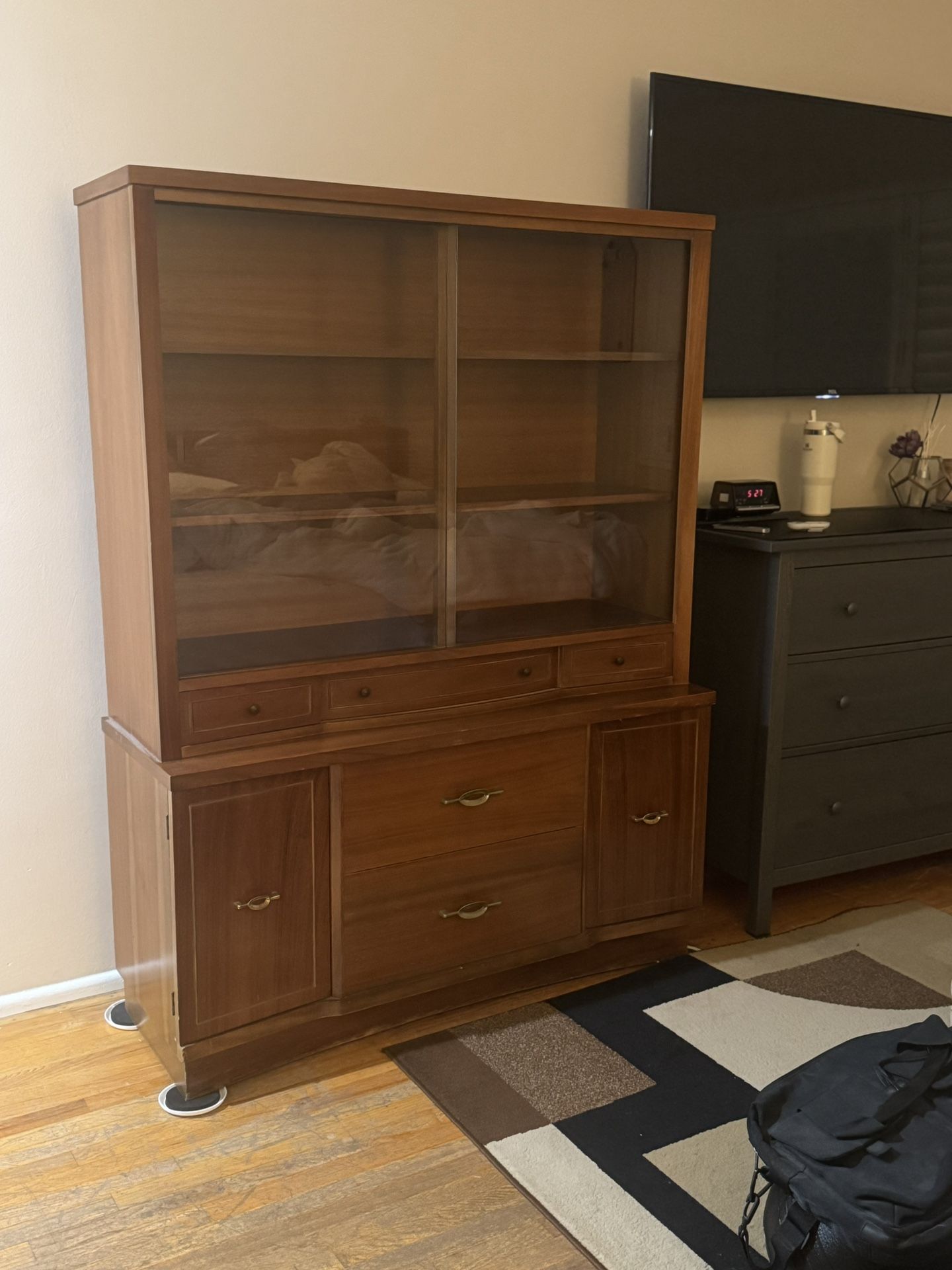 1950-60’s Vintage Stanley China Cabinet  