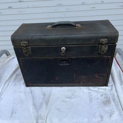 Machinist toolbox with a key