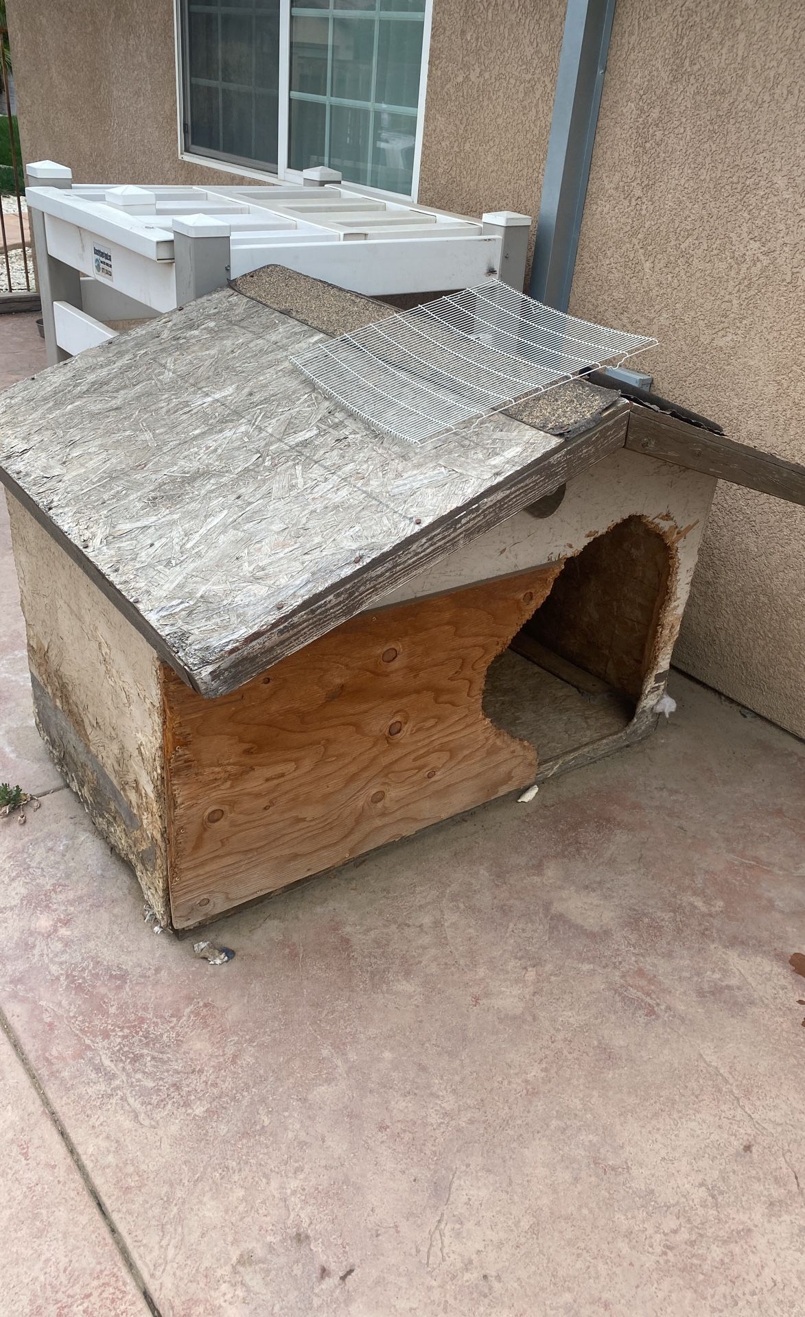 Free Dog House