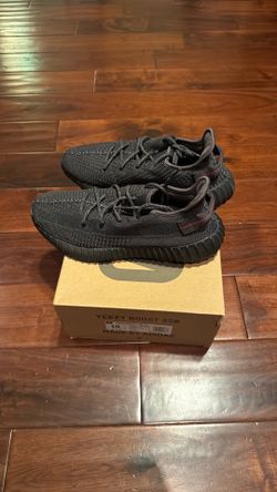 Yeezy 350 black non reflective sz 10