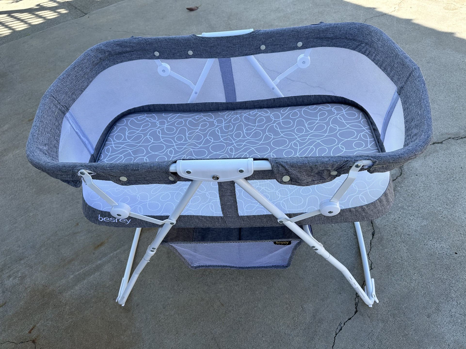 Baby Foldable Bassinet And Bouncer