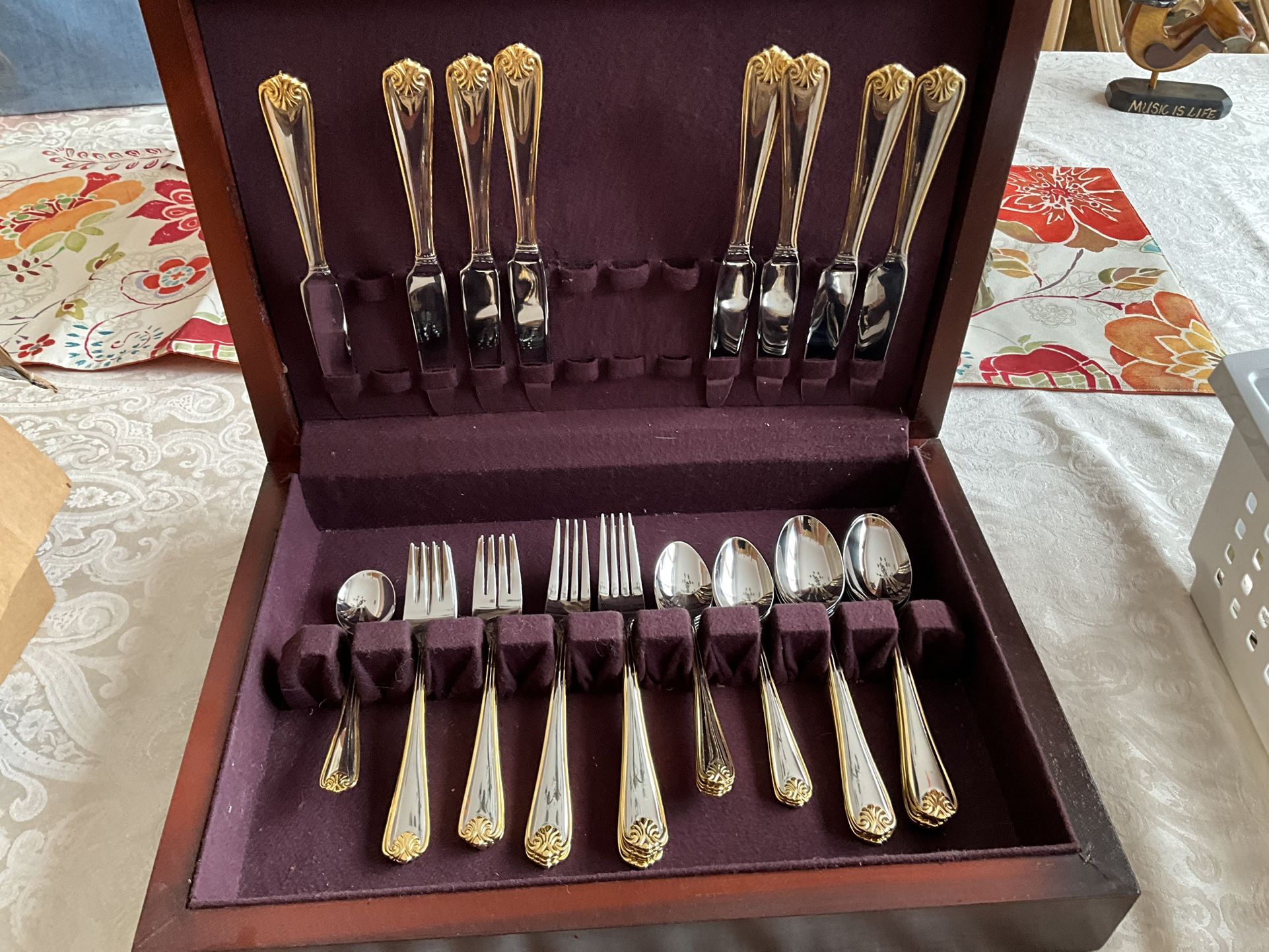 Cambridge Gold On Silver Place Setting For 8 People