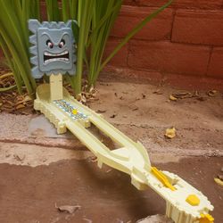 Mario Kart Thwomp Ruins  hot wheels set