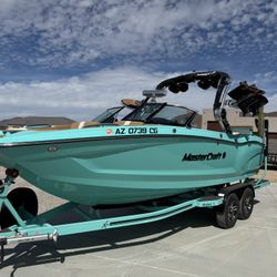 2020 Mastercraft X22 Wake Boat