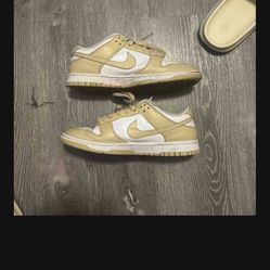 Nike SB Dunk Low “Team Gold”
