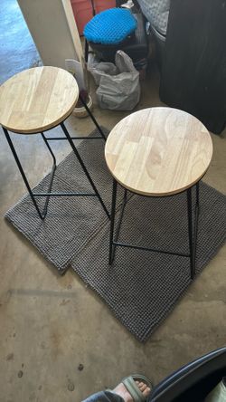 2 Barstools With Seat Cushions