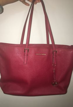 Authentic mk large bag in excellent condition no pets or dogs smoke free home