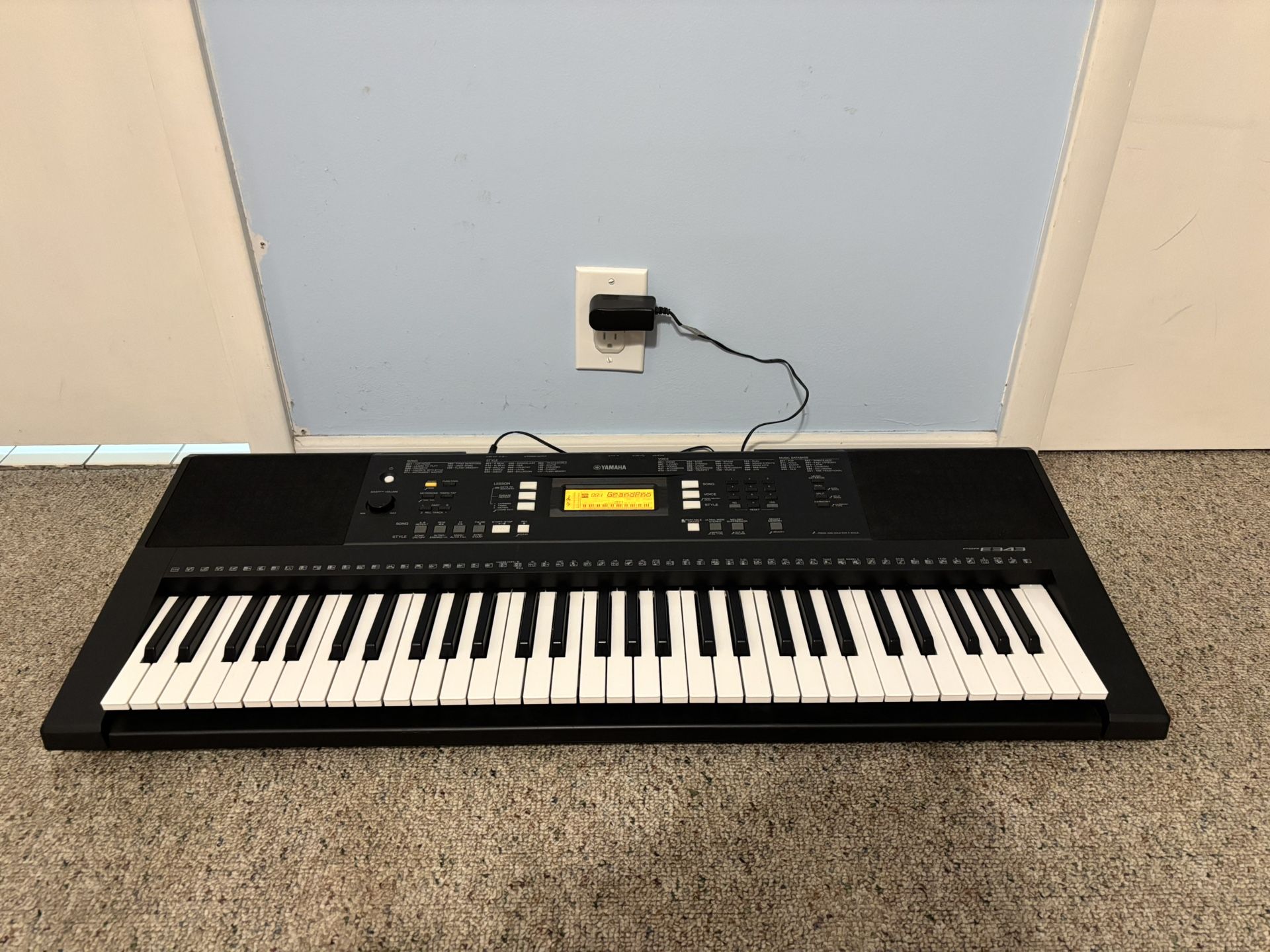 5 Octave Keyboard Piano W/ Accessories