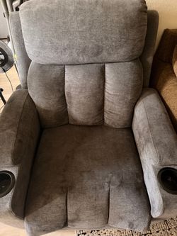 Title: FREE Old Recliner – Must Pick Up
