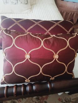 Decorative throw pillows