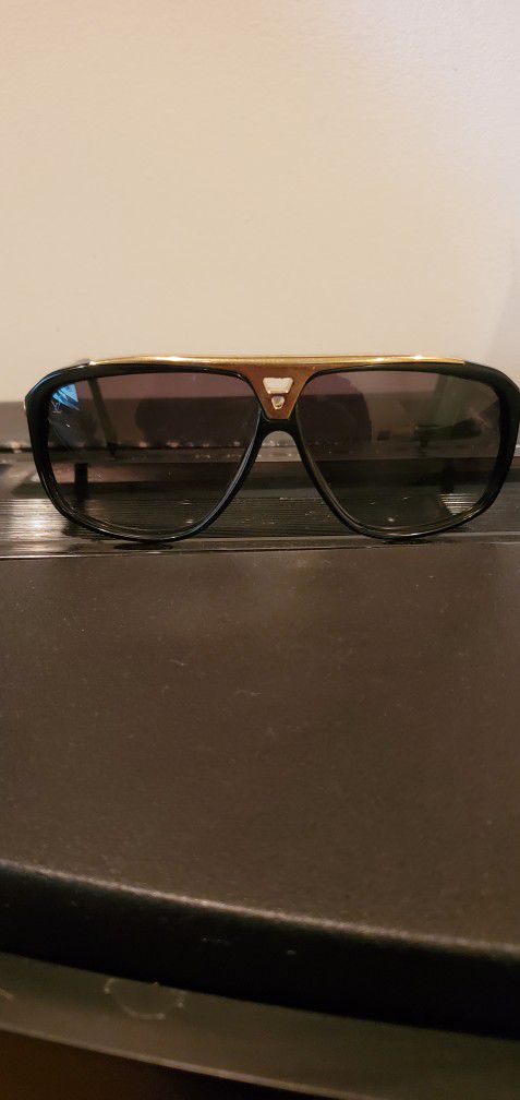 Louis Vuitton Men's Evidence Sunglasses for Sale in Ruskin, FL - OfferUp
