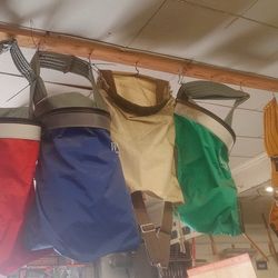 1 MORRAL PARA NARANJA Y  1 TIJERA $85  EL SET