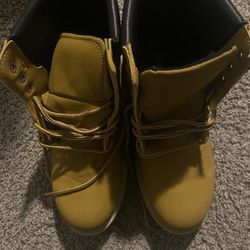 WORK BOOTS PRICE NEGOTIABLE*